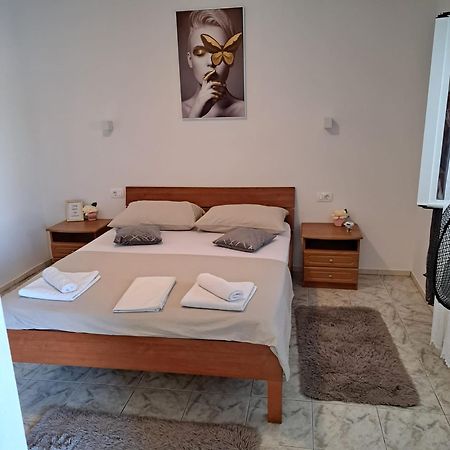Iva Apartman Sa Bazenom Donji Zemunik Экстерьер фото