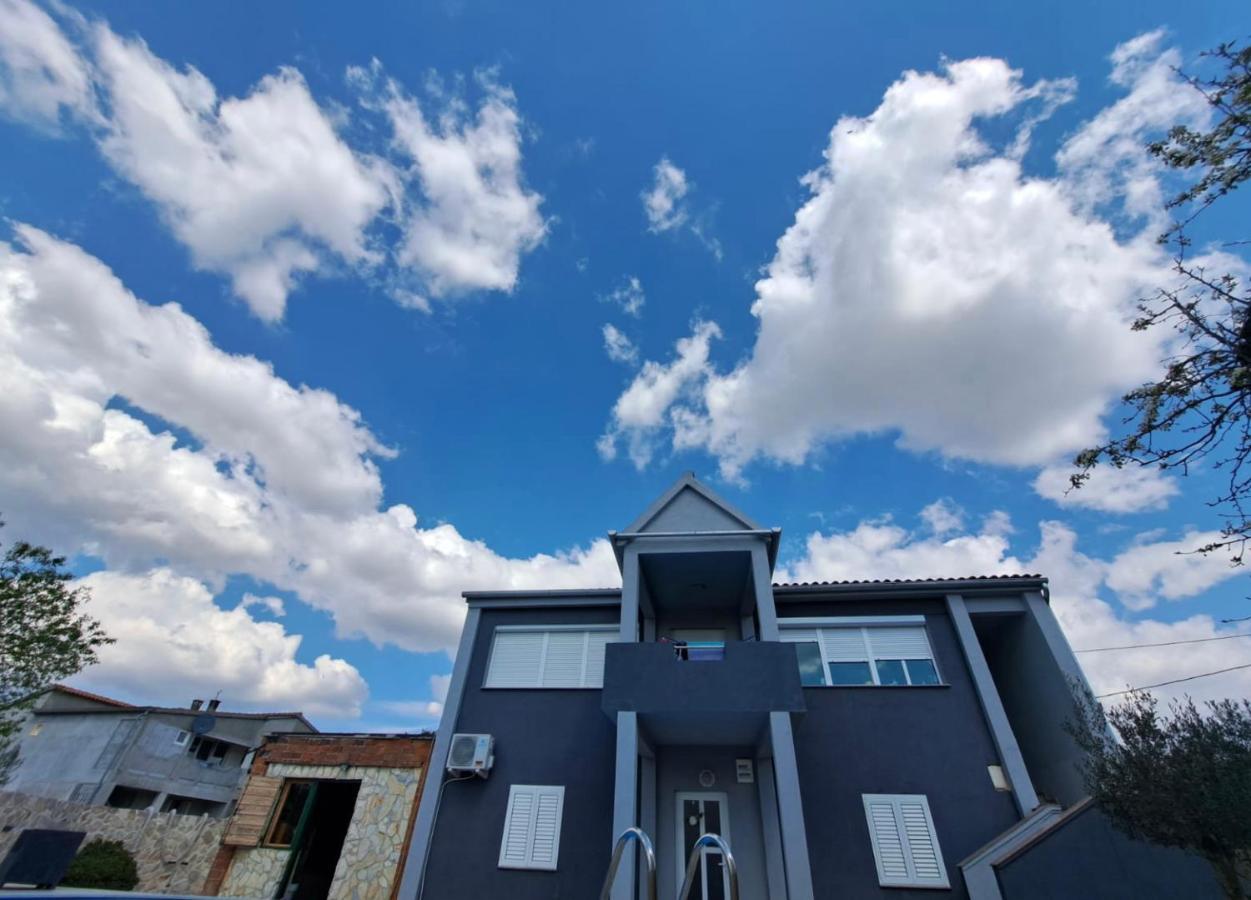 Iva Apartman Sa Bazenom Donji Zemunik Экстерьер фото