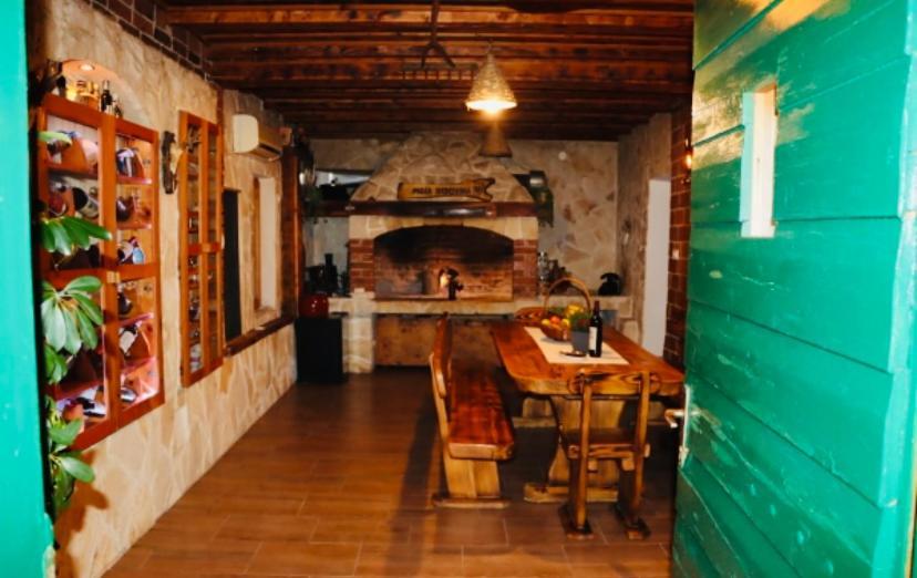 Iva Apartman Sa Bazenom Donji Zemunik Экстерьер фото