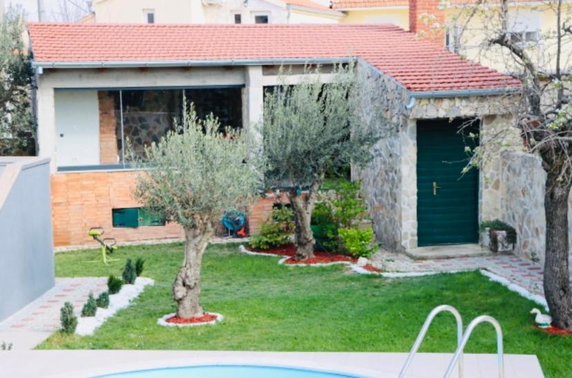 Iva Apartman Sa Bazenom Donji Zemunik Экстерьер фото