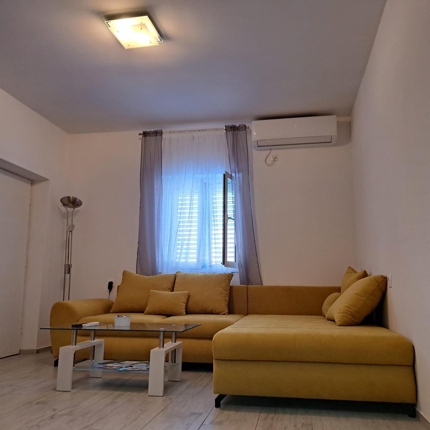 Iva Apartman Sa Bazenom Donji Zemunik Экстерьер фото